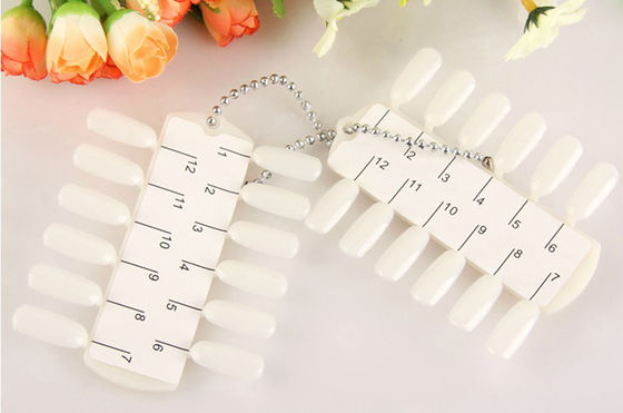Doppeltes Nagellack-Farbdiagramm der Seiten-24Tips mit Kette/Nagellack-Anzeige